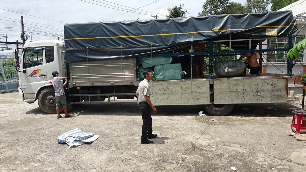 Ngăn chặn 4 xe ô tô tải vận chuyển 50 tấn hàng hóa nghi nhập lậu qua địa bàn Long An