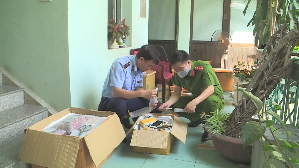 Hà Nội: Thu giữ hơn 5.000 điện thoại di động và linh kiện điện tử nhập lậu