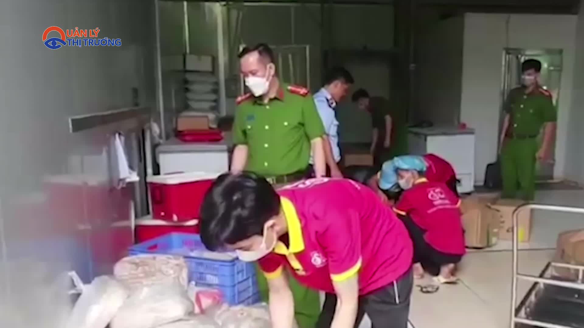 Triệt phá 2 cơ sở kinh doanh, phát hiện xử lý hơn 1 tấn thực phẩm bẩn