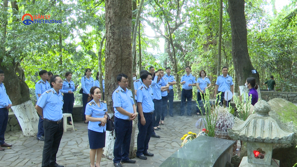 Tổng cục QLTT về nguồn, dâng hương tưởng nhớ Bác tại Khu di tích K9