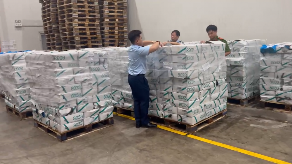 Hà Nội: Phát hiện gần 12 tấn thực phẩm đông lạnh có dấu hiệu nhập lậu