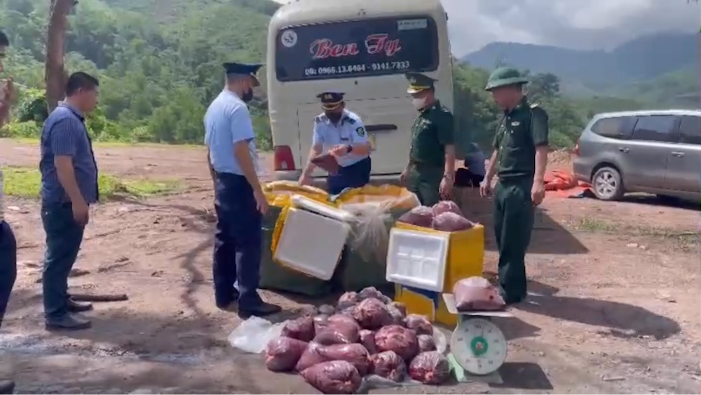 Bắt vụ vận chuyển 350kg nội tạng động vật không rõ nguồn gốc xuất xứ