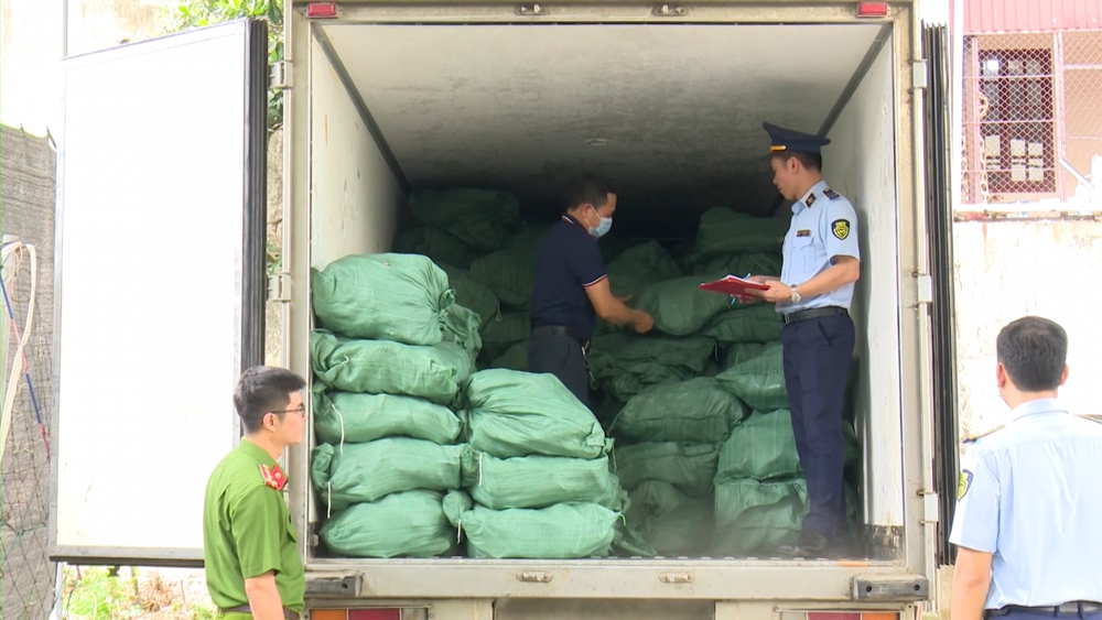 Lạng Sơn: Bắt giữ hơn 7 tấn thực phẩm bẩn