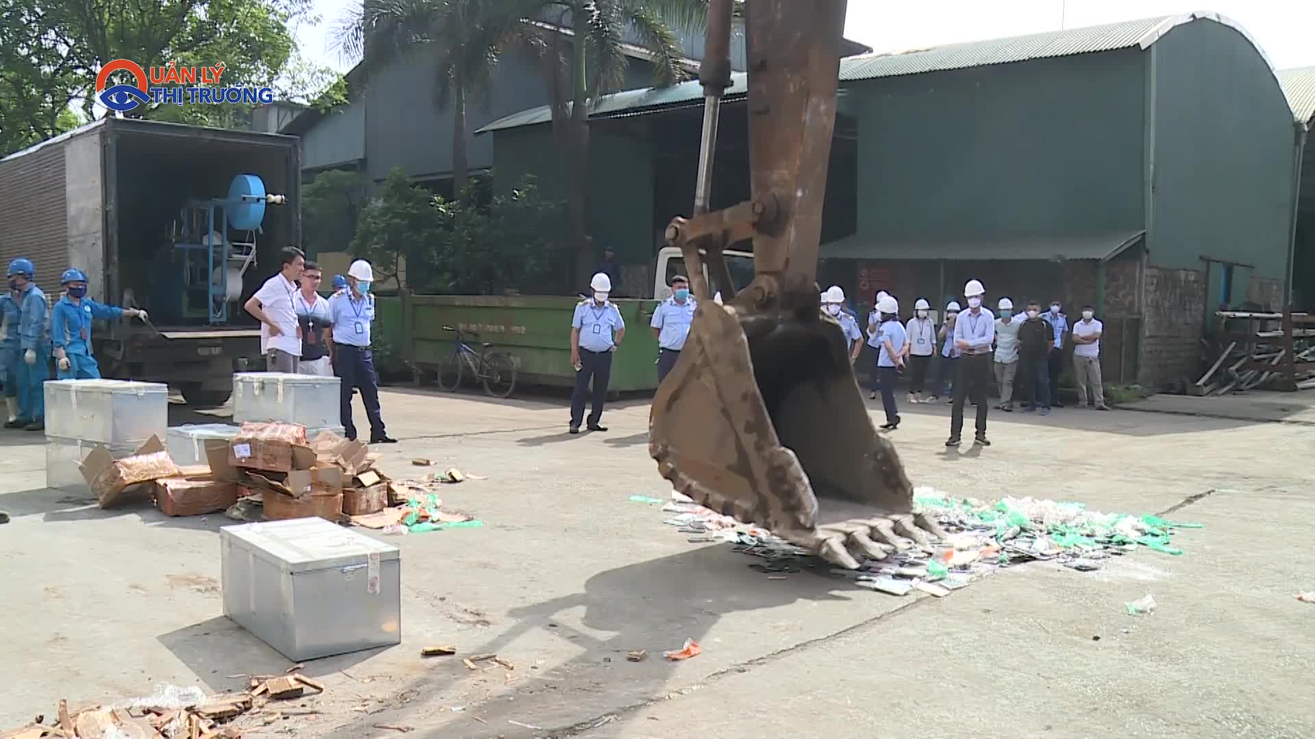Hà Nội tiêu huỷ lô điện thoại, iPad trị giá hơn 4 tỷ đồng