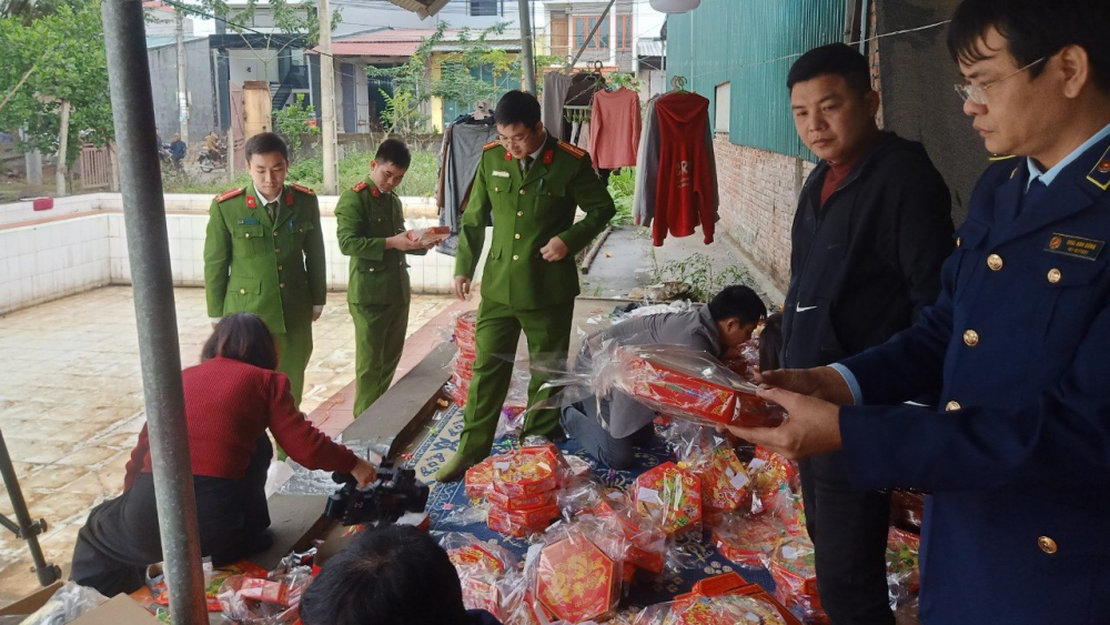 Khởi tố vụ án, khởi tố bị can về tội sản xuất mứt Tết giả