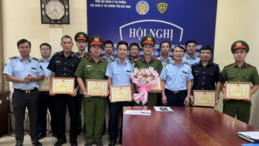 Bắc Ninh: Khen thưởng đột xuất cho các cá nhân có thành tích xuất sắc