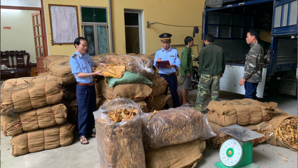 Lạng Sơn: Thu giữ gần 15 tấn nguyên liệu thuốc lá không rõ nguồn gốc