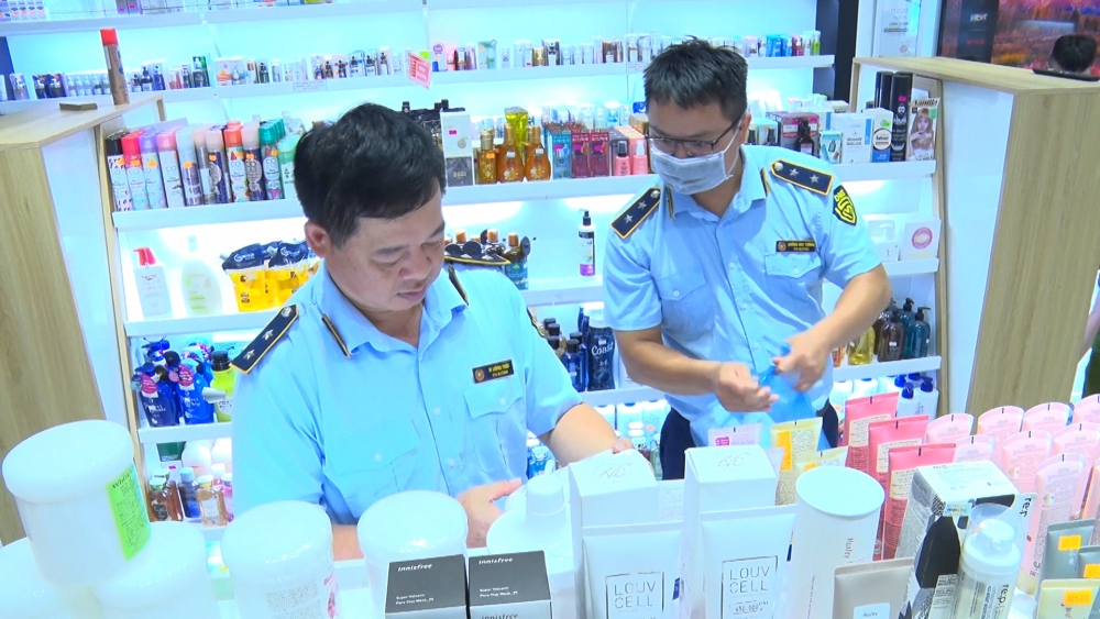 Phát hiện, thu giữ số lượng lớn thực phẩm chức năng và mỹ phẩm trị giá hơn 500 triệu đồng