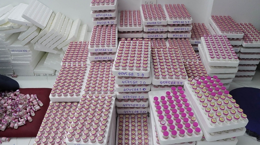 Triệt phá cơ sở “thay tên đổi họ” kính áp tròng Trung Quốc thành hàng “Korea”