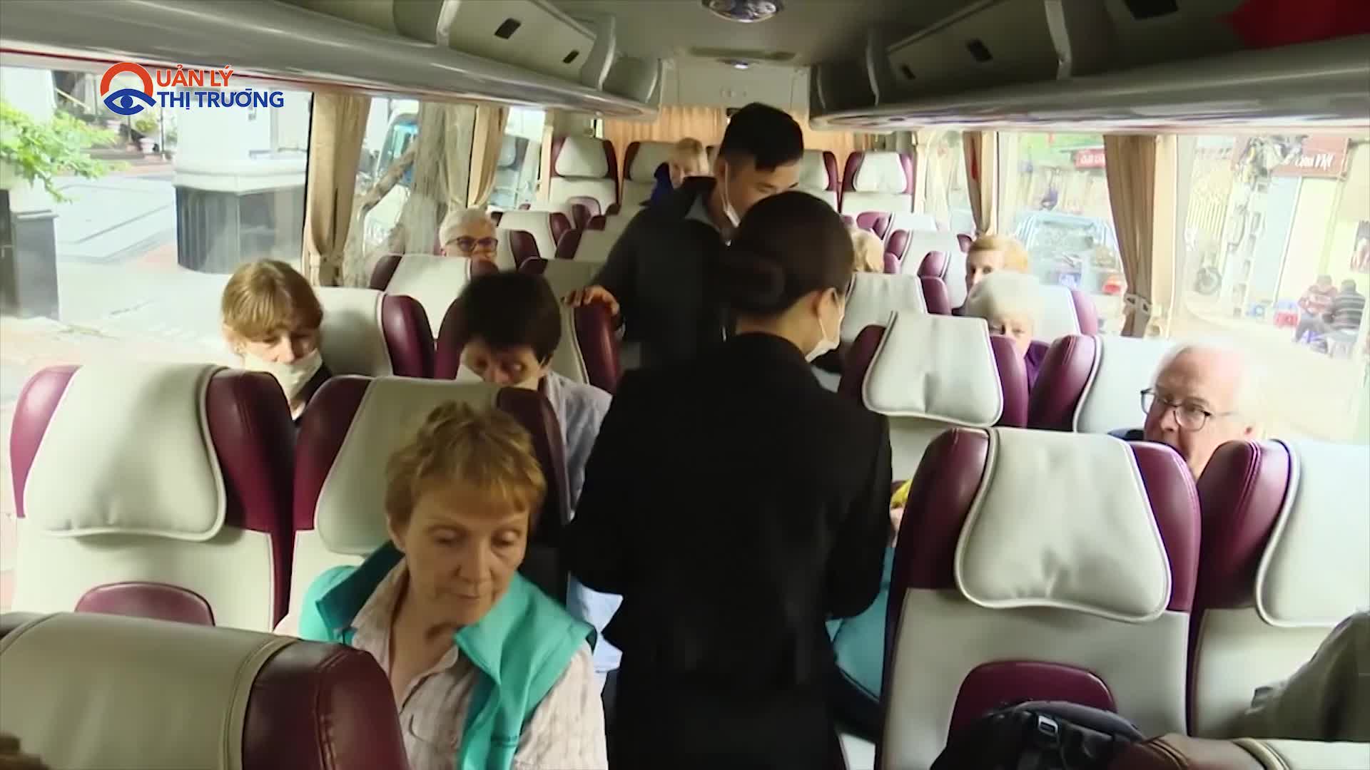 Du lịch Hà Nội đón 2,43 triệu lượt khách quốc tế