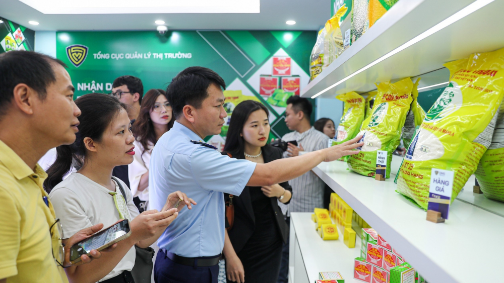 Phóng sự: Nhận diện Thực phẩm thật - giả tại phòng trưng bày 62 Tràng Tiền, Hà Nội