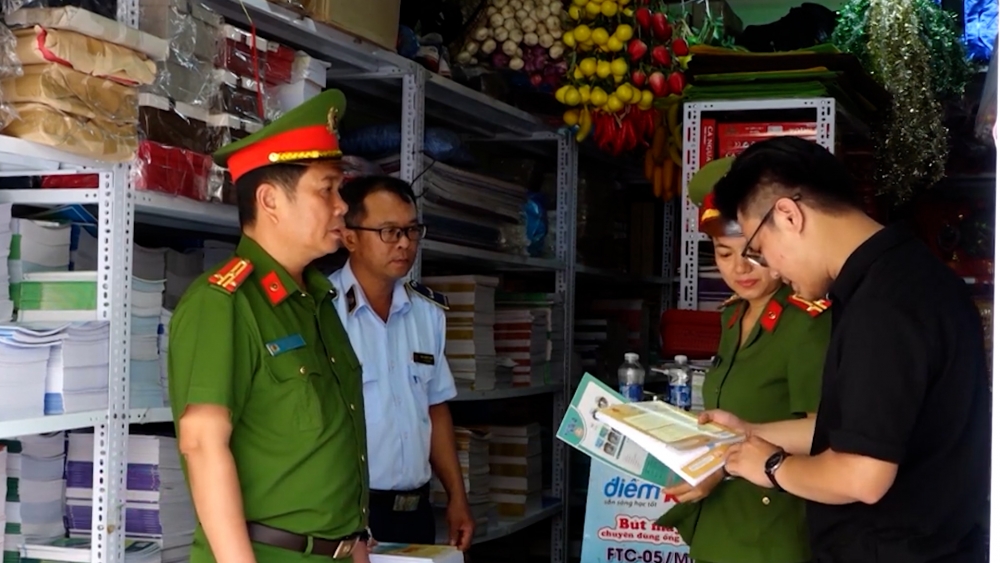 Phát hiện gần 2.000 đầu sách vở giả tại Quảng Bình