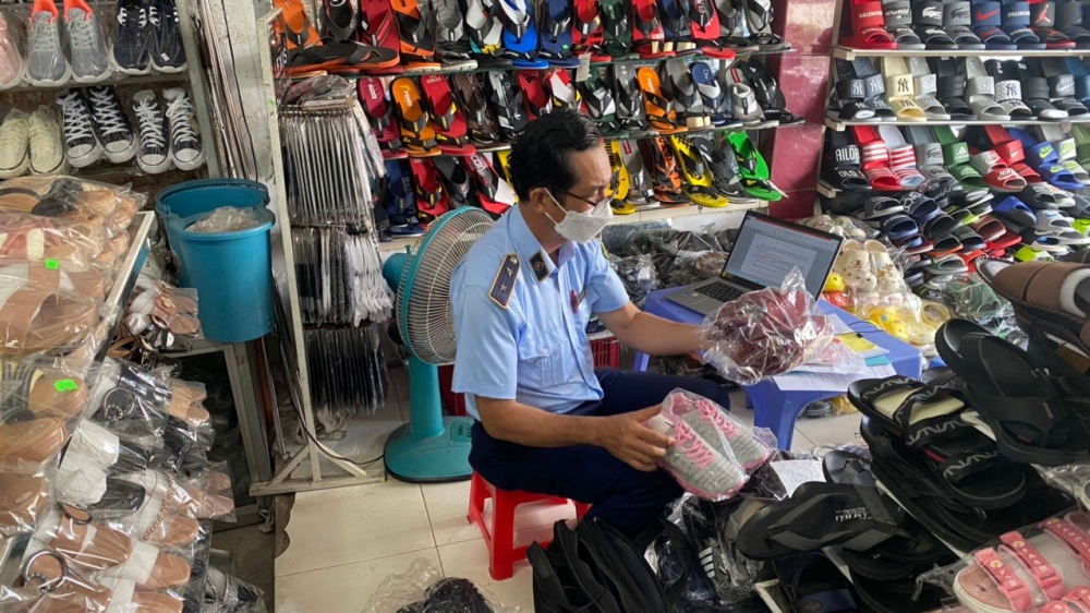 Ngăn chặn lô giày nghi vấn giả mạo nhãn hiệu NIKE được bán tại Tiền Giang