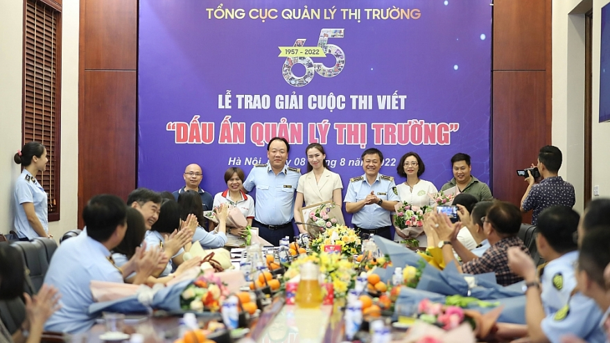 Trao giải Cuộc thi viết “Dấu ấn Quản lý thị trường”
