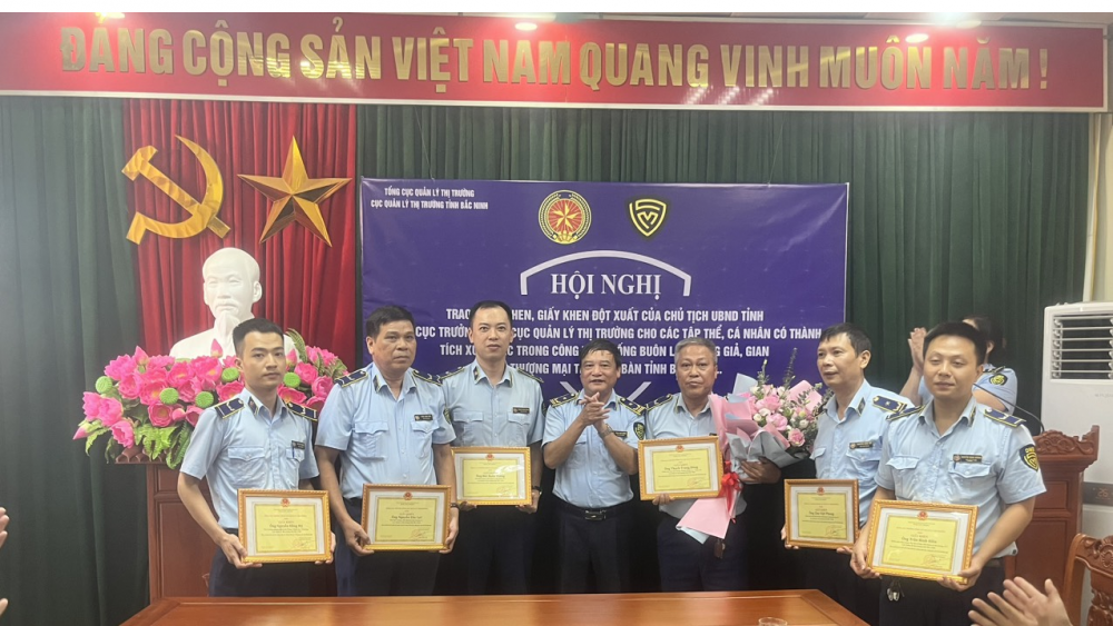 Khen thưởng đột xuất cho các tập thể và cá nhân có thành tích xuất sắc