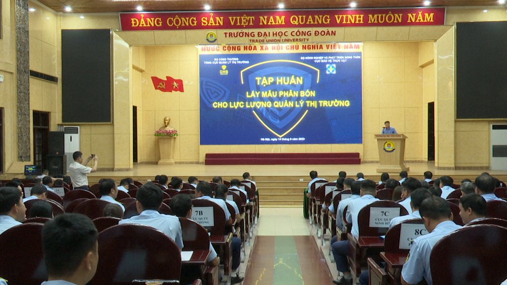 Khai mạc lớp tập huấn lấy mẫu phân bón cho lực lượng QLTT