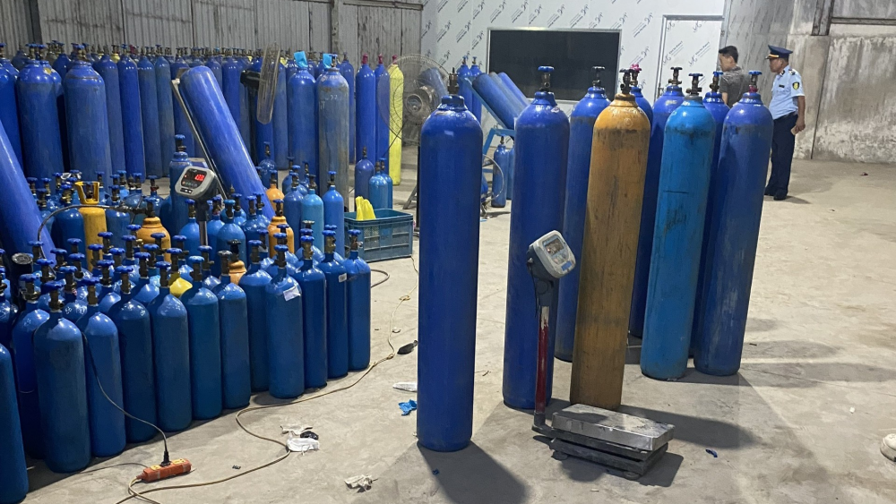 Bắc Ninh: Phạt 120 triệu đồng về hành vi kinh doanh 1,3 tấn khí cười