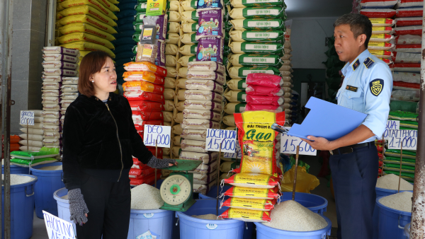 Xử lý các hành vi đầu cơ, găm hàng, định giá gạo bất hợp lý