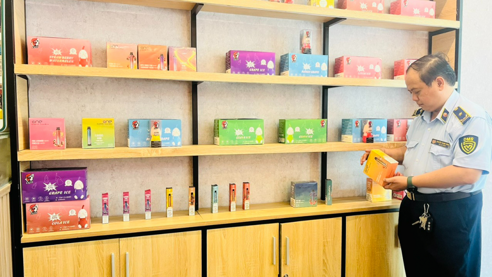 TP. Hồ Chí Minh: Thu giữ trên 300 sản phẩm thuốc lá điện tử