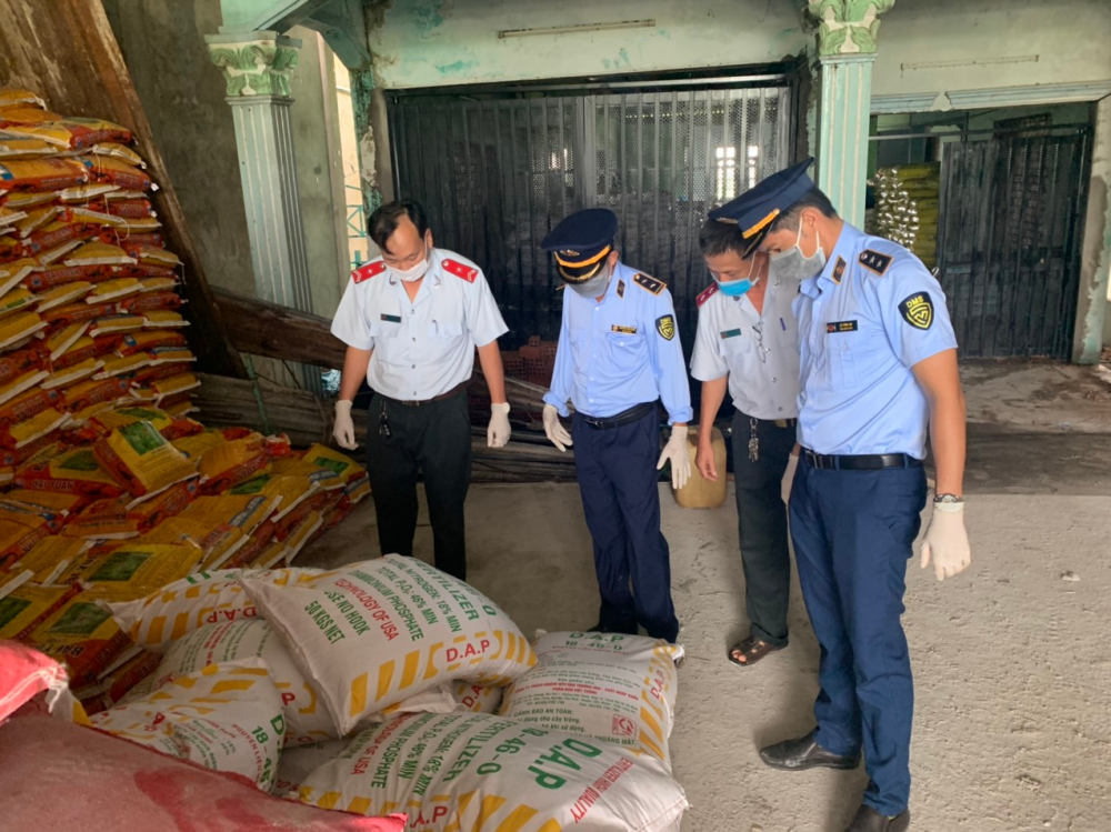 9,6 tấn phân bón vi phạm nhãn bị tạm giữ tại An Giang