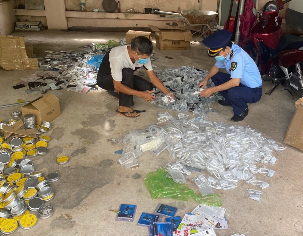 Quảng Ninh tiêu hủy hàng giả mạo nhãn hiệu trị giá hơn 100 triệu đồng