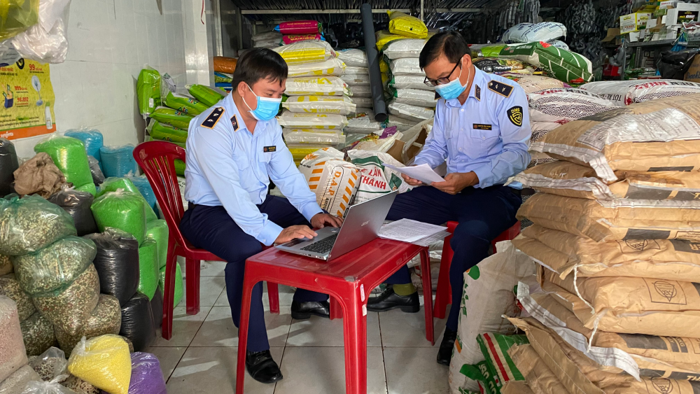 Tiền Giang liên tiếp phát hiện và xử lý các hộ kinh doanh phân bón vi phạm