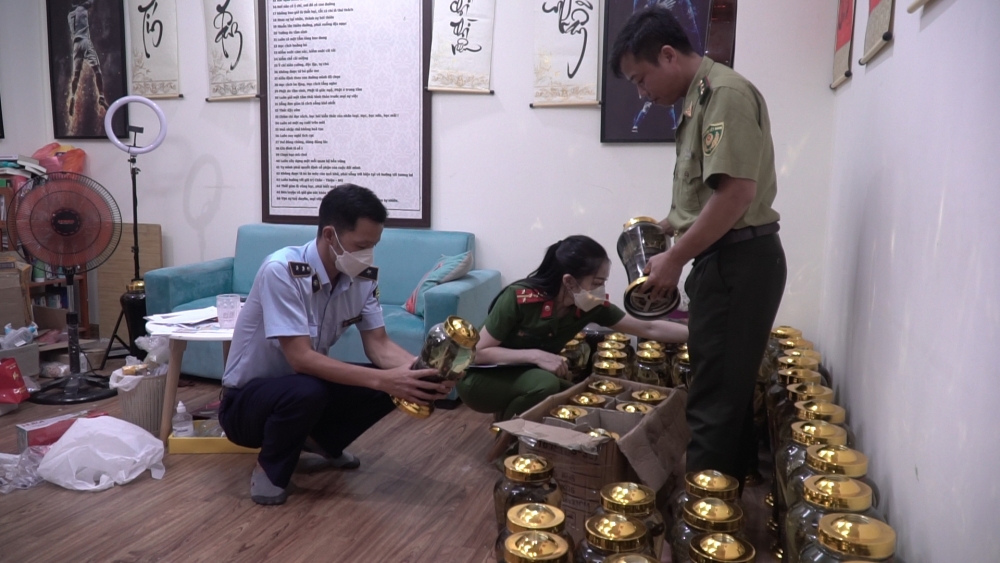 Hà Nội: Phát hiện kho rượu ngâm cá thể động vật hoang dã