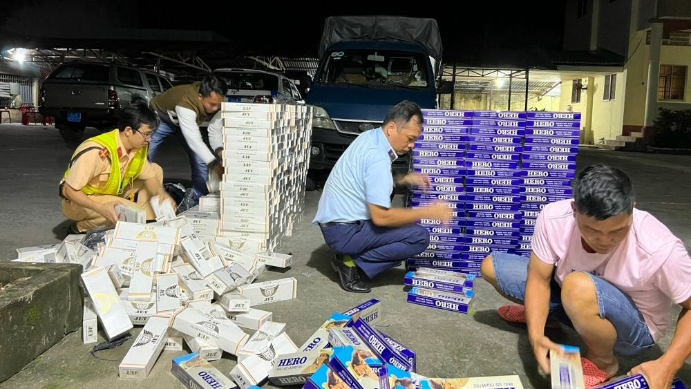 Vĩnh Long: Ngăn chặn phương tiện vận chuyển gần 15.000 bao thuốc lá vi phạm