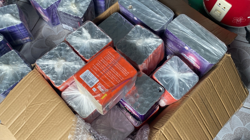 Phóng sự: Phát hiện pháo hoa giả mạo hàng hóa của Công ty Z121