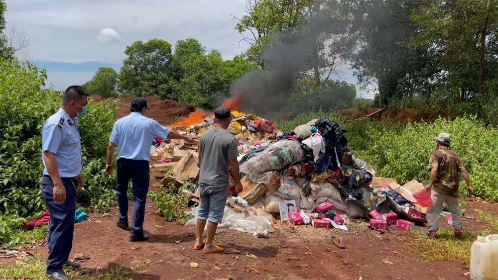Gia Lai: Tiêu hủy trên 20.000 sản phẩm vi phạm