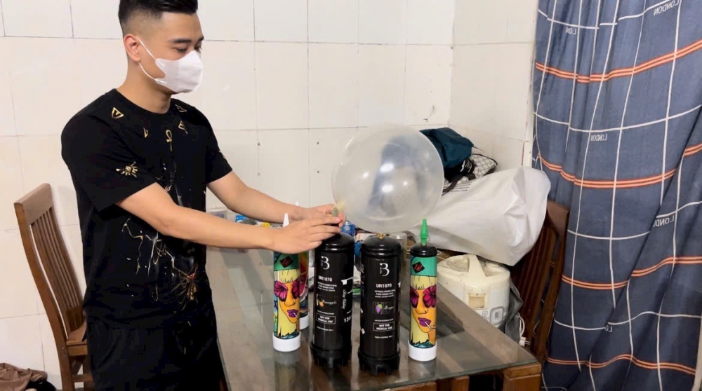 Hà Nội: Phát hiện số lượng lớn bình khí N20 dạng mới