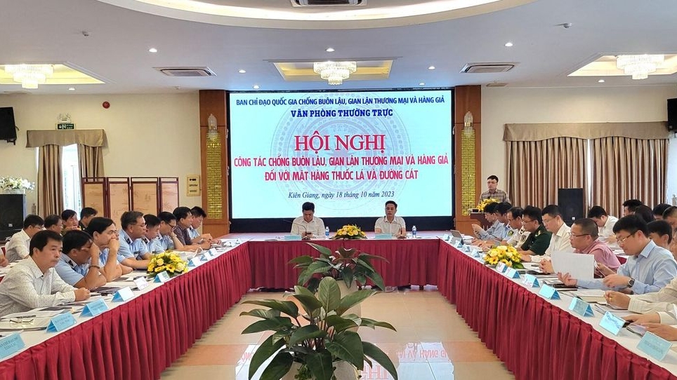 Công tác chống buôn lậu thuốc lá và đường cát khu vực Miền Trung và Tây Nam Bộ