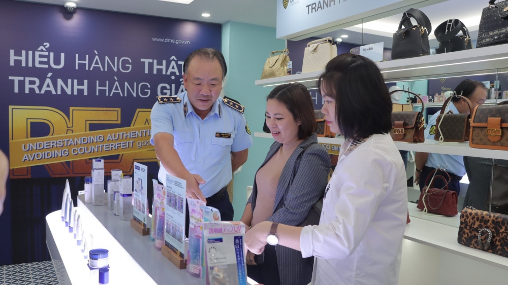 Nhận diện hàng thật – giả trên 600 sản phẩm hàng hóa