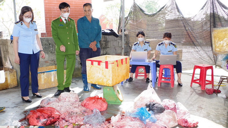 Hà Nam: Kiểm tra, phát hiện 1,3 tấn lòng lợn không rõ nguồn gốc xuất xứ