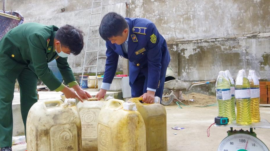 Làm rõ hành vi đại lý xăng dầu thu mua xăng không rõ nguồn gốc